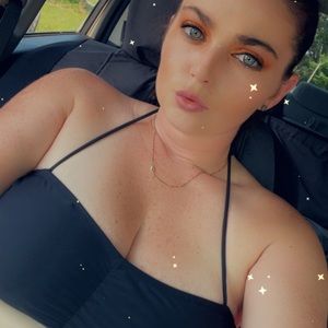 Meet your Posher, Hayley